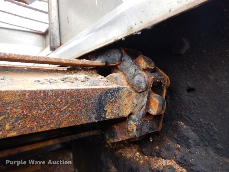 image for item GB9880 1998 International 4900 dump truck