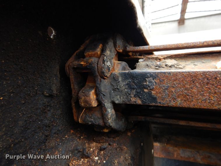 image for item GB9880 1998 International 4900 dump truck