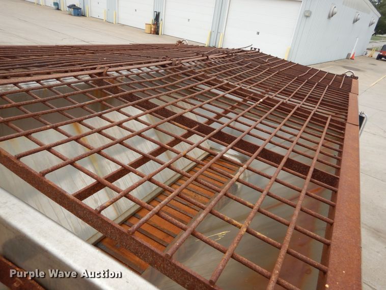 image for item GB9880 1998 International 4900 dump truck