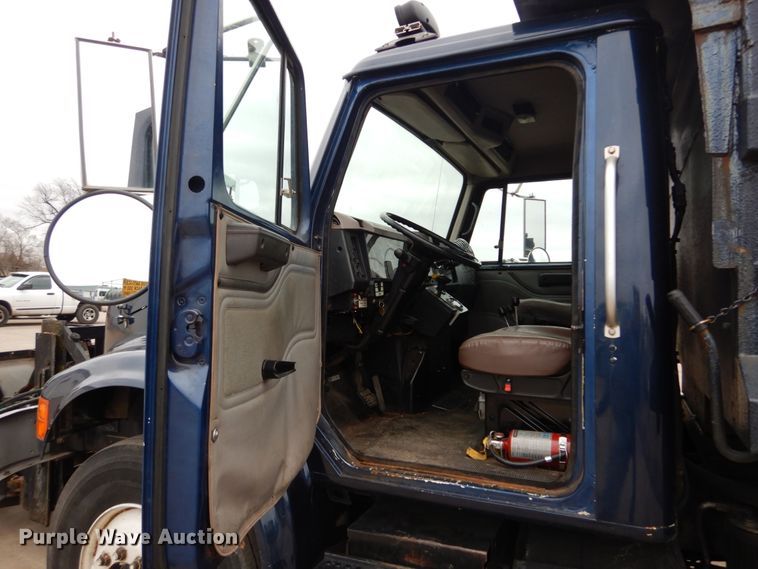 image for item GB9880 1998 International 4900 dump truck