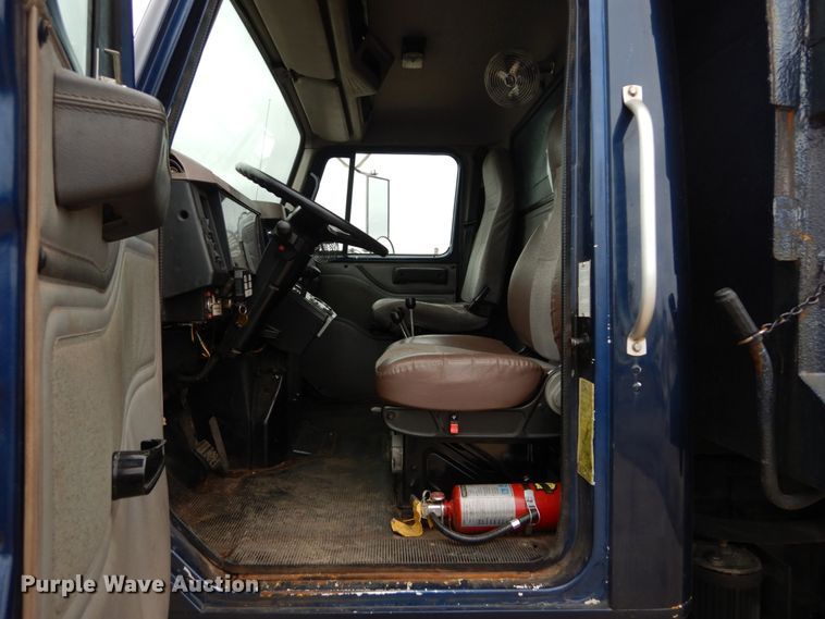 image for item GB9880 1998 International 4900 dump truck