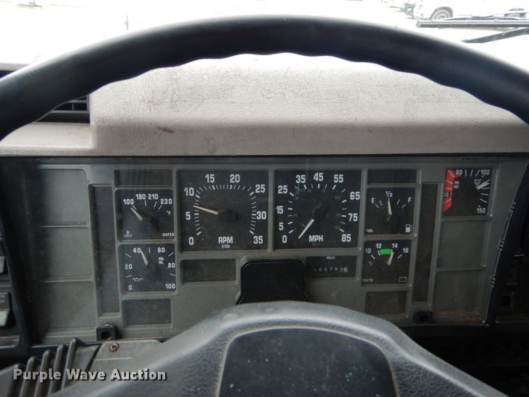 image for item GB9880 1998 International 4900 dump truck