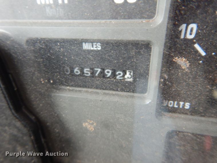 image for item GB9880 1998 International 4900 dump truck