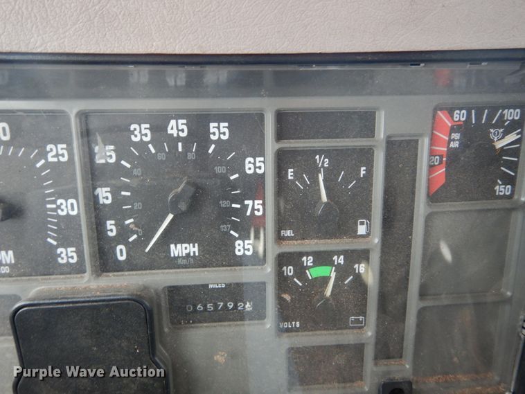 image for item GB9880 1998 International 4900 dump truck