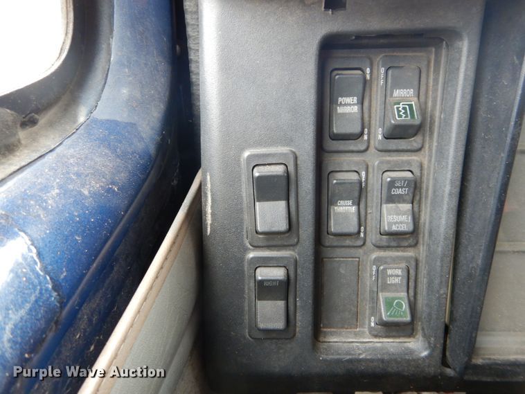 image for item GB9880 1998 International 4900 dump truck