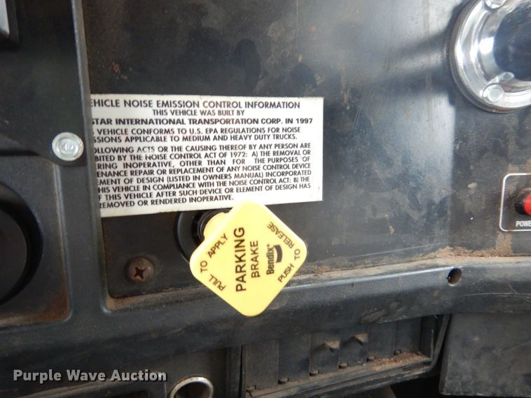 image for item GB9880 1998 International 4900 dump truck