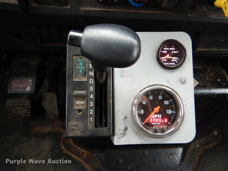 image for item GB9880 1998 International 4900 dump truck