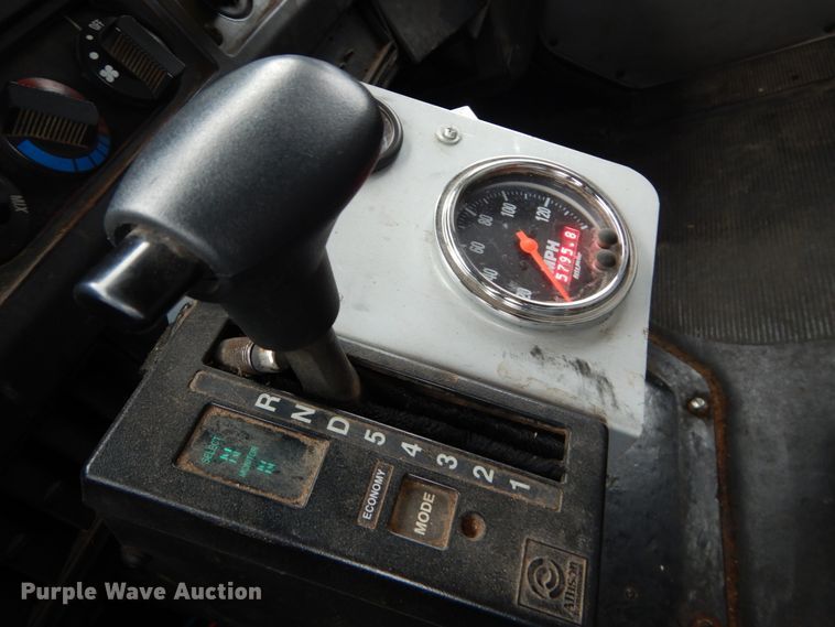 image for item GB9880 1998 International 4900 dump truck