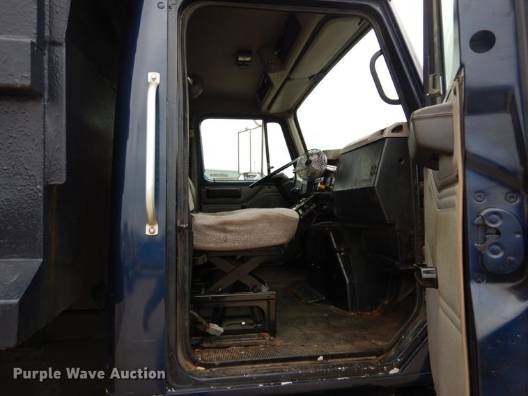 image for item GB9880 1998 International 4900 dump truck