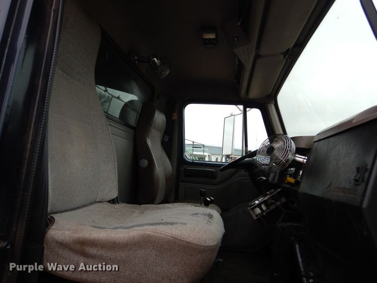 image for item GB9880 1998 International 4900 dump truck