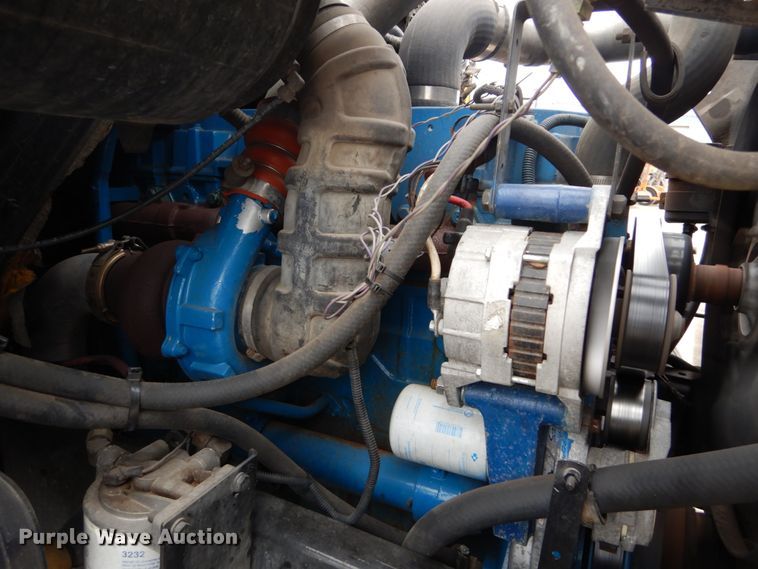 image for item GB9880 1998 International 4900 dump truck