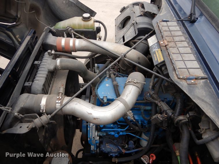 image for item GB9880 1998 International 4900 dump truck