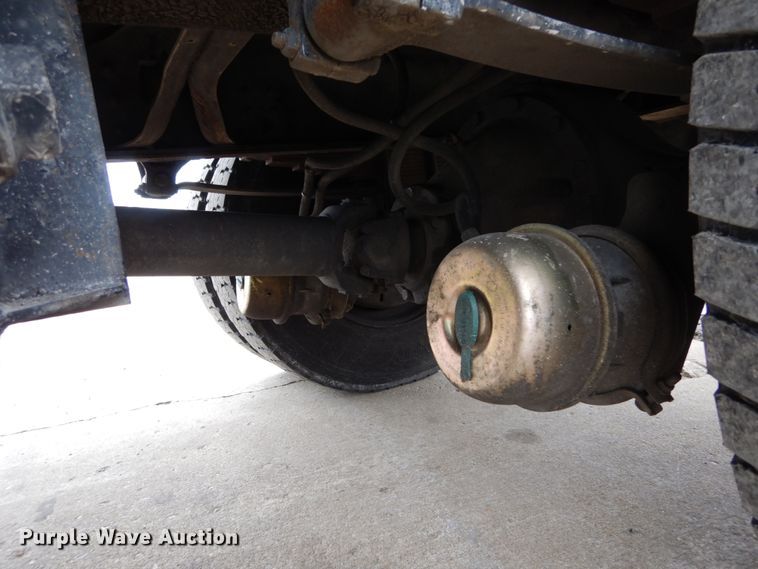 image for item GB9880 1998 International 4900 dump truck