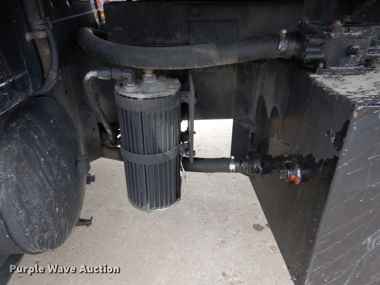 image for item GB9880 1998 International 4900 dump truck