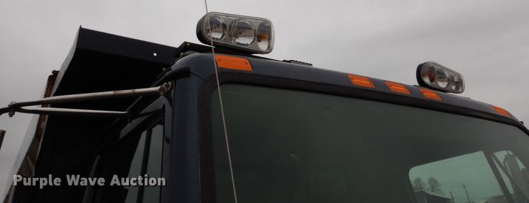 image for item GB9880 1998 International 4900 dump truck