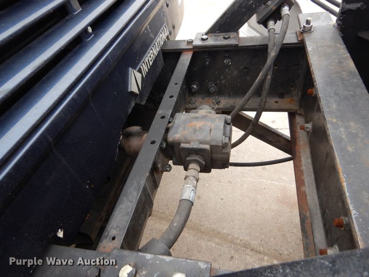 image for item GB9880 1998 International 4900 dump truck