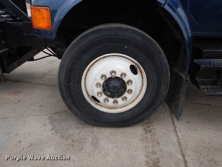 image for item GB9880 1998 International 4900 dump truck