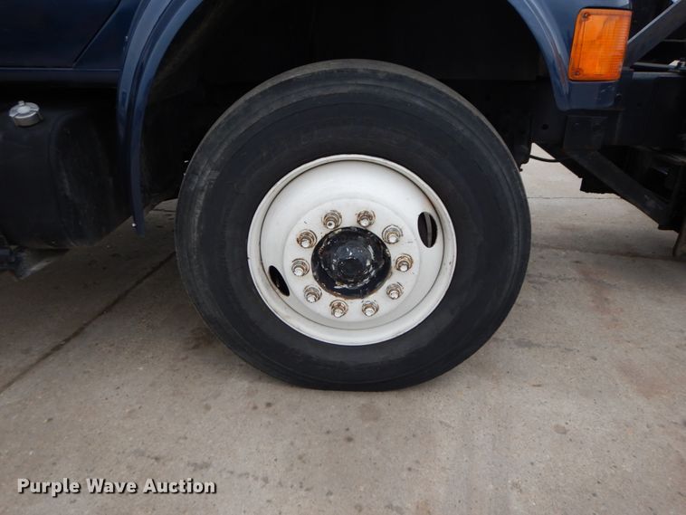 image for item GB9880 1998 International 4900 dump truck