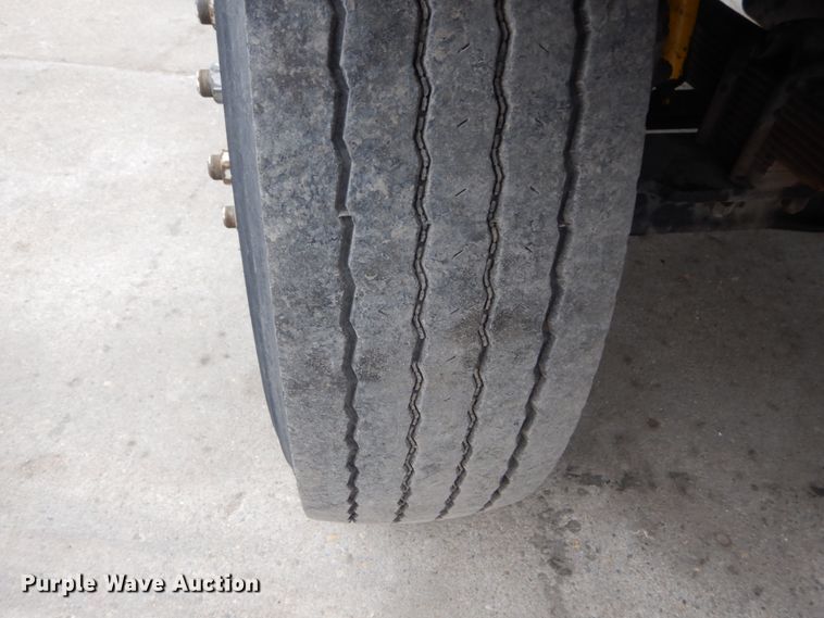 image for item GB9880 1998 International 4900 dump truck