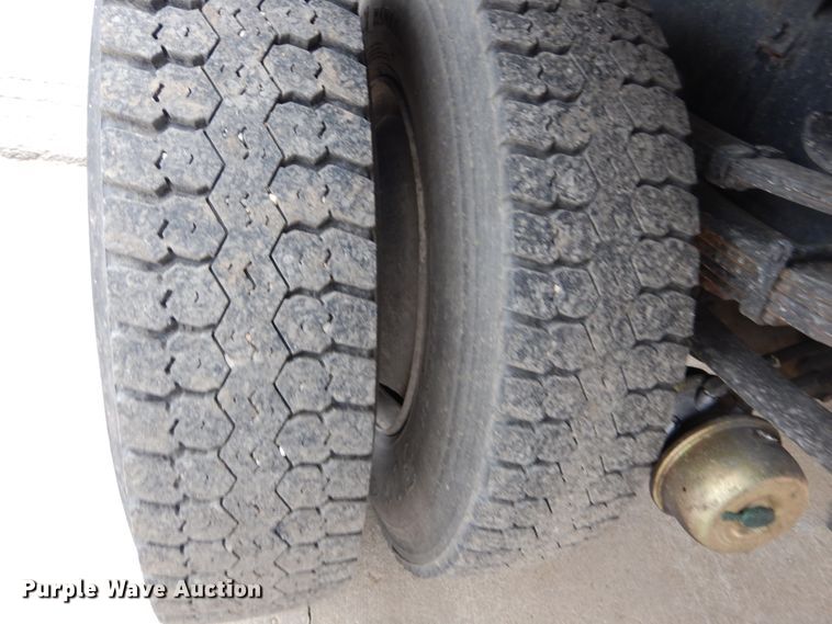 image for item GB9880 1998 International 4900 dump truck