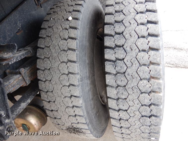 image for item GB9880 1998 International 4900 dump truck