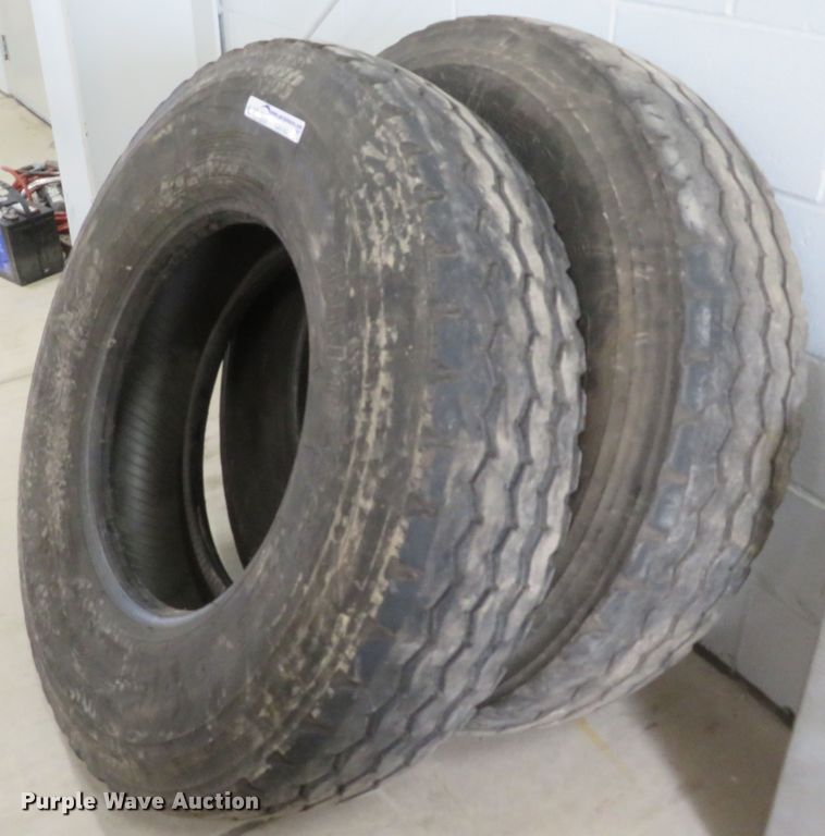 image for item GI9163 (2) Bridgeton 315/80R22.5 tires