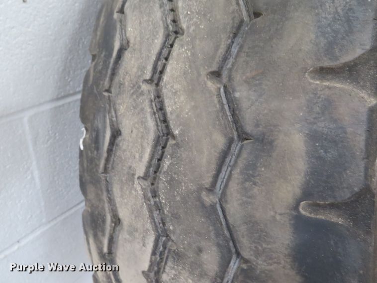 image for item GI9163 (2) Bridgeton 315/80R22.5 tires