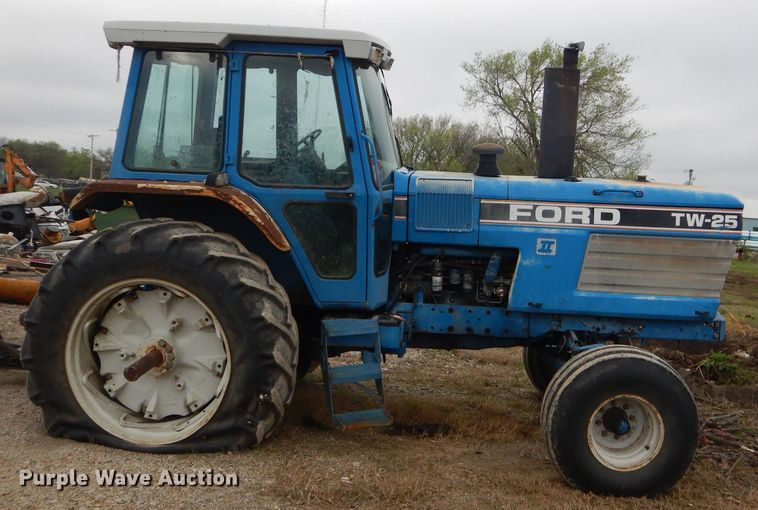 image for item GP9031 1987 Ford TW-25 tractor