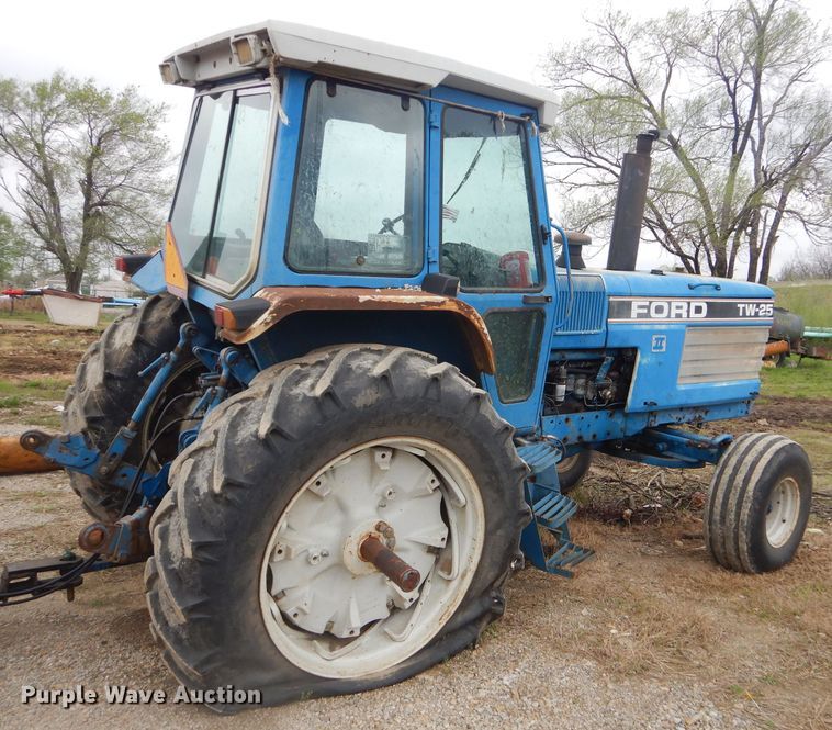 image for item GP9031 1987 Ford TW-25 tractor