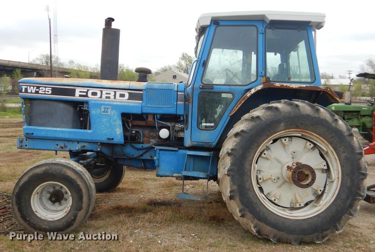 image for item GP9031 1987 Ford TW-25 tractor
