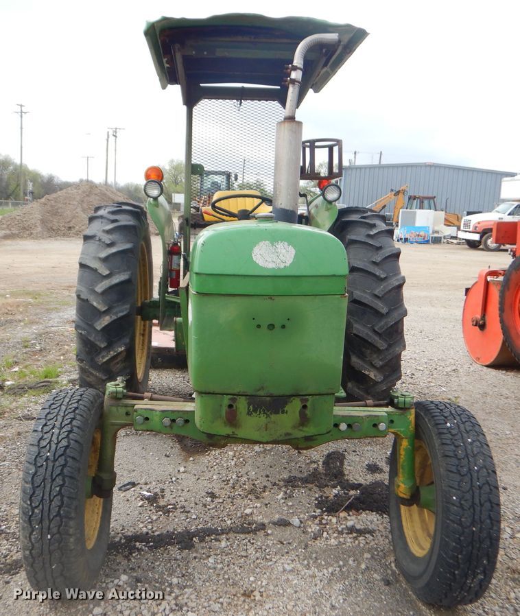 image for item GP9033 1976 John Deere 2240 tractor