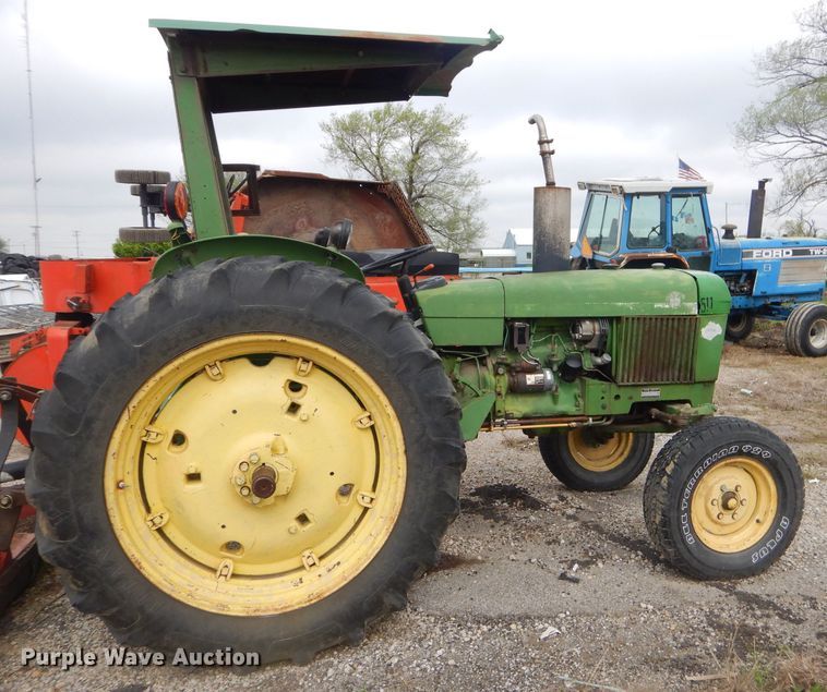 image for item GP9033 1976 John Deere 2240 tractor