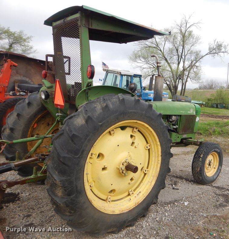 image for item GP9033 1976 John Deere 2240 tractor