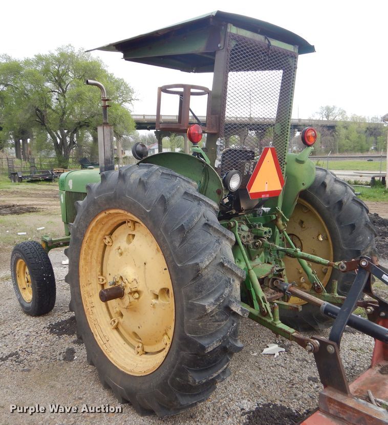 image for item GP9033 1976 John Deere 2240 tractor