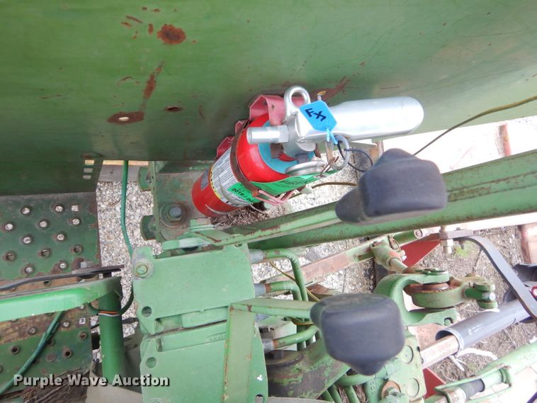 image for item GP9033 1976 John Deere 2240 tractor