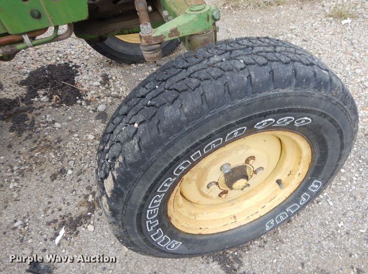 image for item GP9033 1976 John Deere 2240 tractor