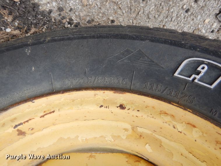 image for item GP9033 1976 John Deere 2240 tractor