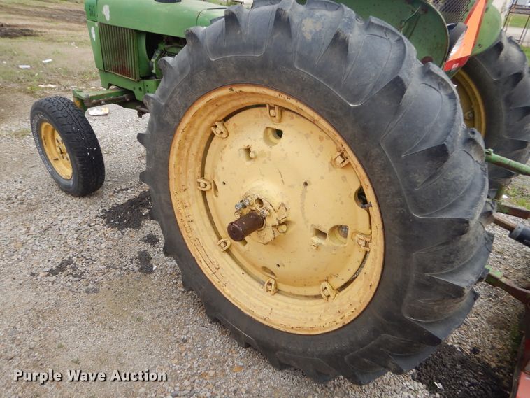 image for item GP9033 1976 John Deere 2240 tractor