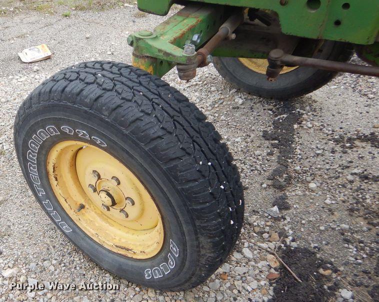 image for item GP9033 1976 John Deere 2240 tractor