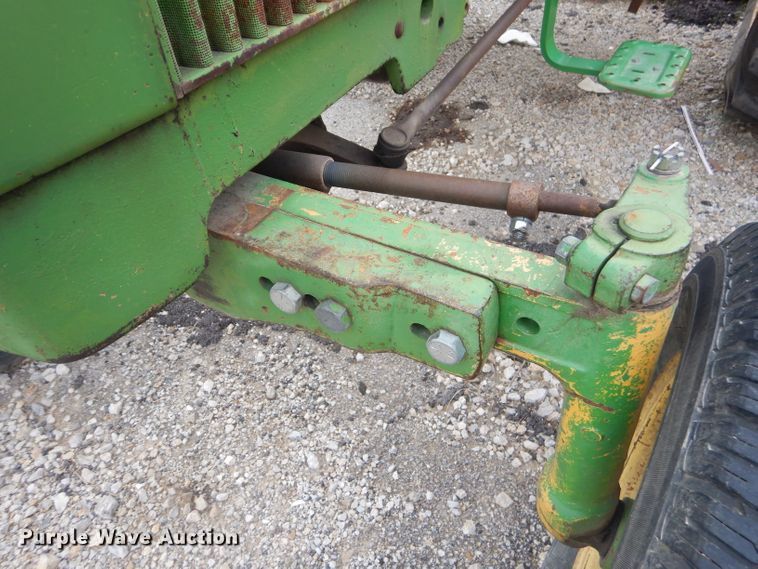 image for item GP9033 1976 John Deere 2240 tractor