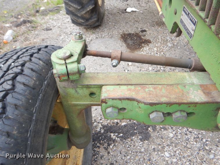 image for item GP9033 1976 John Deere 2240 tractor