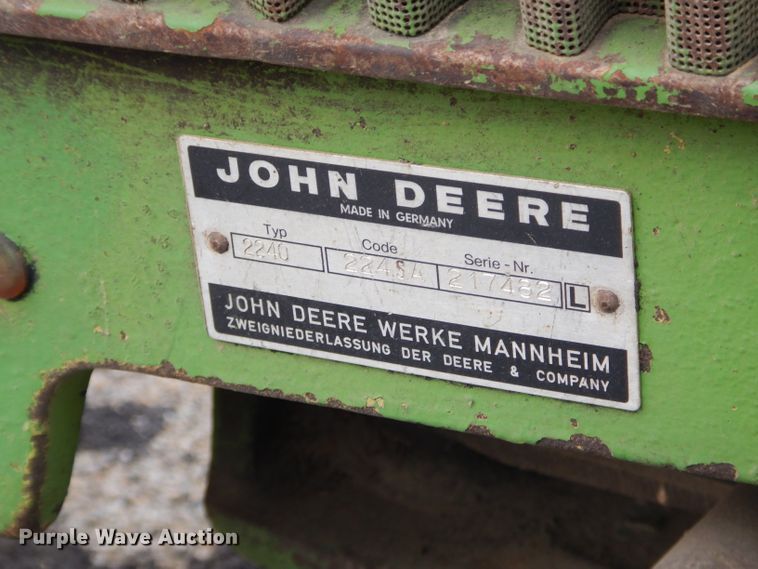 image for item GP9033 1976 John Deere 2240 tractor