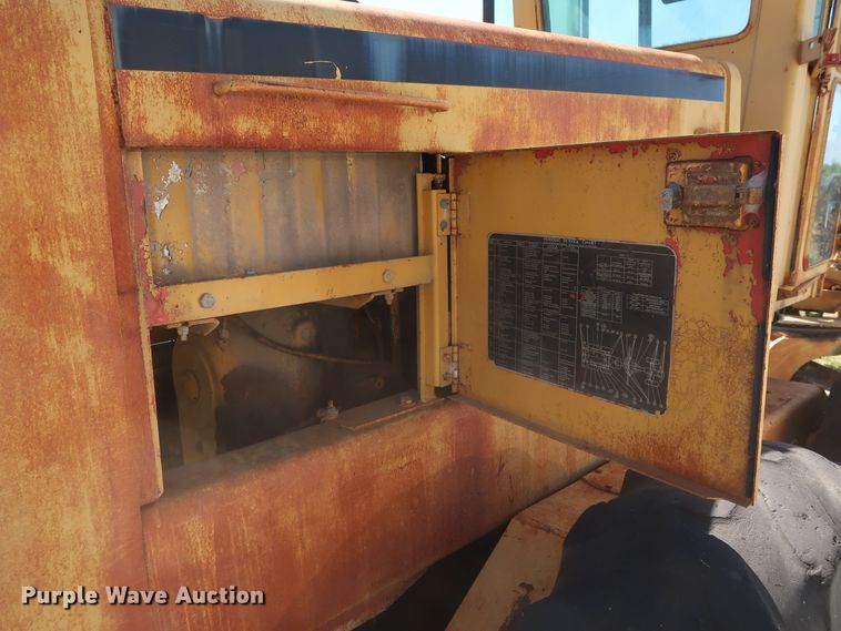 image for item GS9801 John Deere 760A motor grader