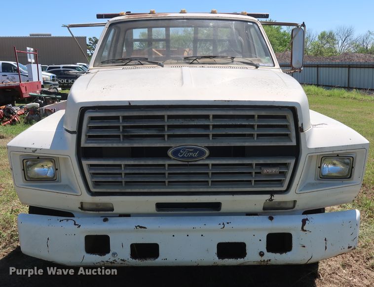 image for item GS9805 1981 Ford F600 flatbed truck