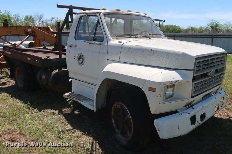 image for item GS9805 1981 Ford F600 flatbed truck