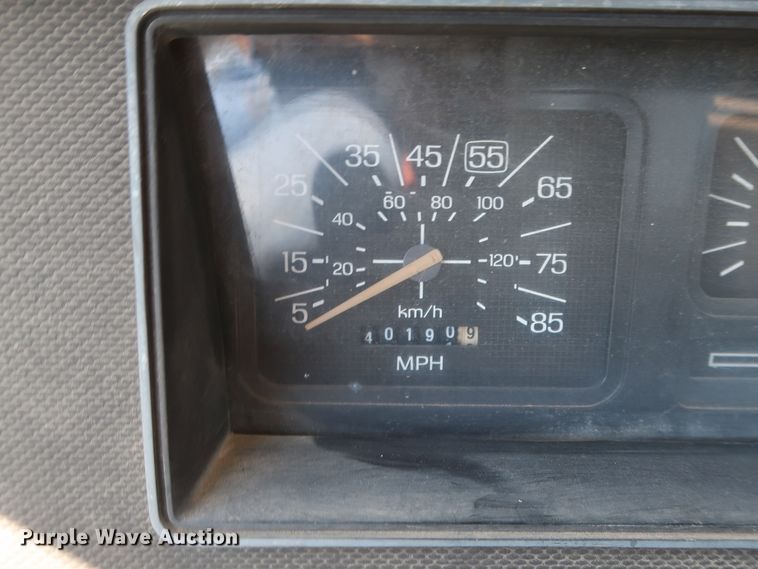 image for item GS9805 1981 Ford F600 flatbed truck