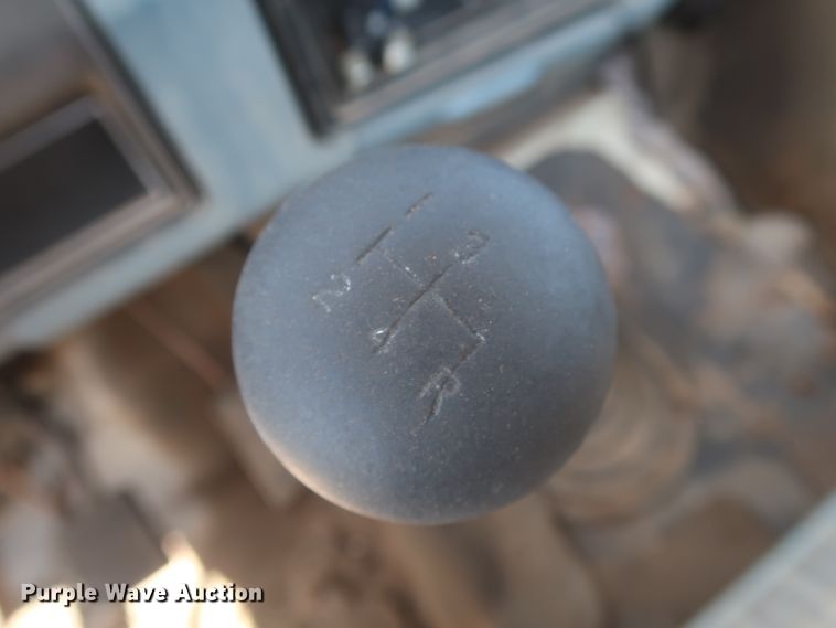 image for item GS9805 1981 Ford F600 flatbed truck