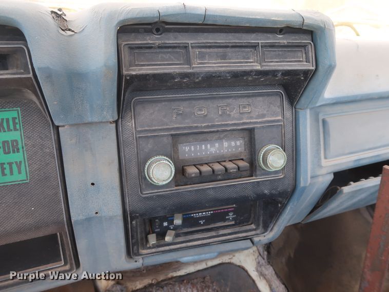 image for item GS9805 1981 Ford F600 flatbed truck