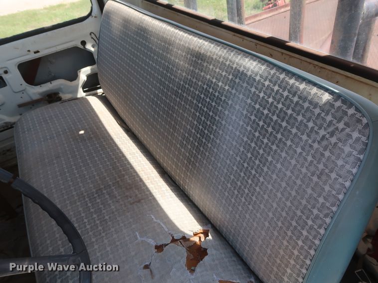 image for item GS9805 1981 Ford F600 flatbed truck