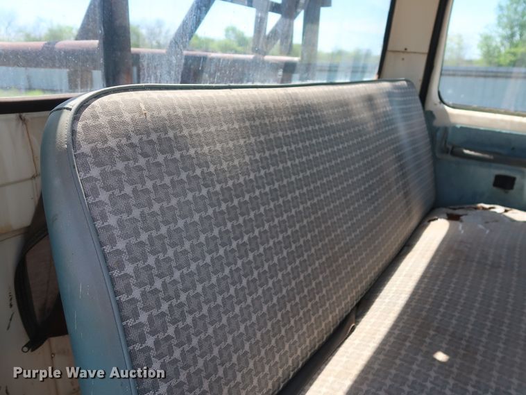 image for item GS9805 1981 Ford F600 flatbed truck